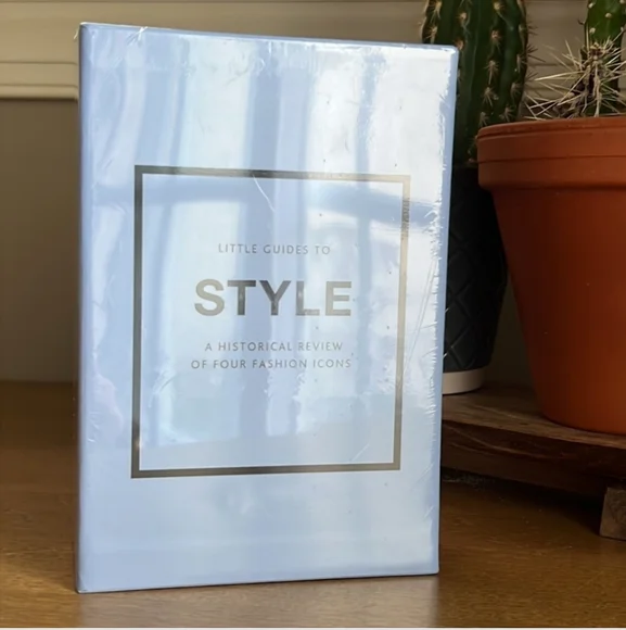 Little Guides to Style III: A Historical Review of Four Fashion Icons - Picture 2 of 5